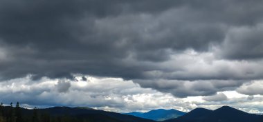 Dağlarda güzel bulutlar