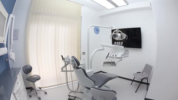 Innenraum Der Zahnarztpraxis Mit Zahnbohrern Instrumenten Und Werkzeugen Moderne Zahnarztpraxis — Stockvideo