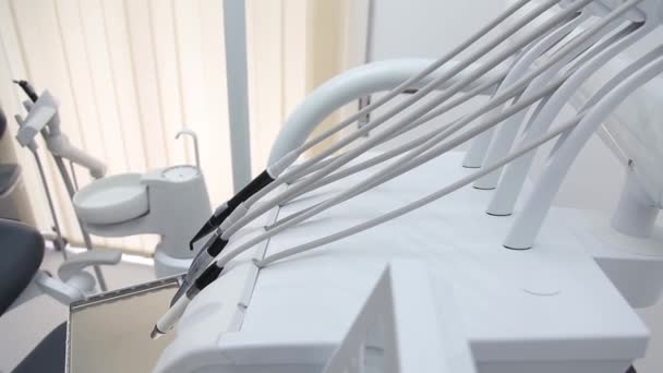 Interieur Van Tandheelkundige Praktijk Kamer Met Tandheelkundige Boren Instrumenten Gereedschappen — Stockvideo