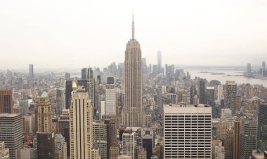 Top of the Rock 'tan Manhattan' ın silüeti. New York, ABD