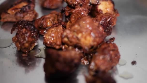 Close Shot Chicken Pieces Frying Hot Oil Footage Fried Chicken — Stok Video