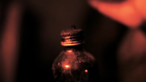 Кінематографічний Знімок Ручного Освітлення Старого Виду Факела Складається Пляшки Гасом — стокове відео