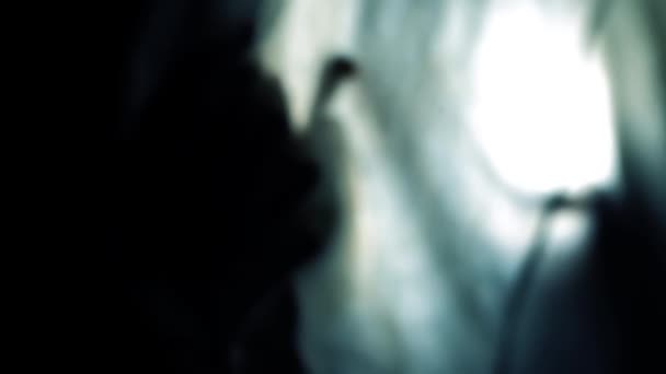 Billede Mand Med Spøgelseskostume Mystisk Mand Spøgelseskostume Kreative Mørke Lys – Stock-video