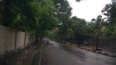 Junagad, Gujarat-Hindistan. 15 Haziran 2023. Şiddetli yağmur ve Biparjoy kasırgası. Şiddetli yağmur ve fırtına Biparjoy Kasırgası yüzünden. Şiddetli yağış ve Biparjoy nedeniyle rüzgarlar.