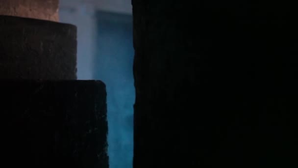 Знімок Сходів Покинутої Будівлі Туманом Кадри Концепція Хеллоуїна — стокове відео