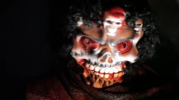 Aufnahme Einer Person Einem Halloween Kostüm Mit Gruseligem Hintergrund Und — Stockvideo