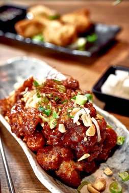  Yüksek kaliteli yemek fotoğraflarında canlı renkler ve cazip kompozisyonu sergileniyor. Taze malzemeler ve dokular, doğal ışık ve yaratıcı açılarla geliştirilerek, tabakları karşı konulamaz hale getiriyor..                              