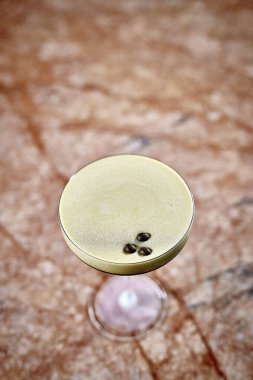 Yüksek kaliteli yemek fotoğraflarında canlı renkler ve cazip kompozisyonu sergileniyor. Taze malzemeler ve dokular, doğal ışık ve yaratıcı açılarla geliştirilerek, tabakları karşı konulamaz hale getiriyor..                               