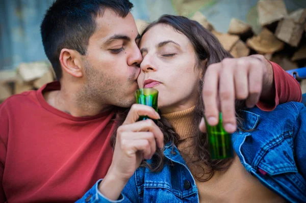 Very Drunk Hugging Couple Love Kissing Enjoying Drink Strong Alcoholic — Stock Photo, Image