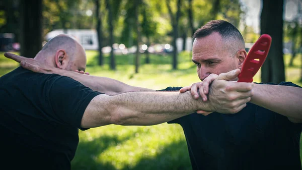 Kniven Attackerar Självförsvar Tekniker För Att Avväpna Knivangriparen Utbildning Nedrustning — Stockfoto