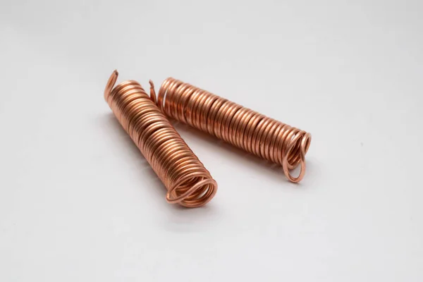 リサイクルのための銅 スパイラル状にコイル状になった銅ワイヤ — ストック写真