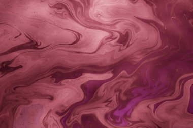 Suda renkli benzin lekeleri, yanardağ.