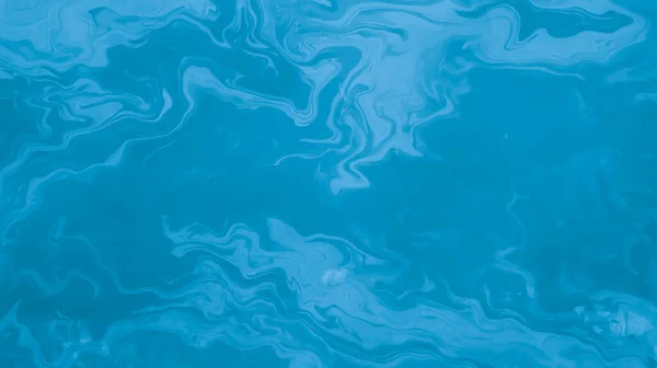 Barwione Plamy Oleju Benzynowego Wodzie Opalizujące — Zdjęcie stockowe
