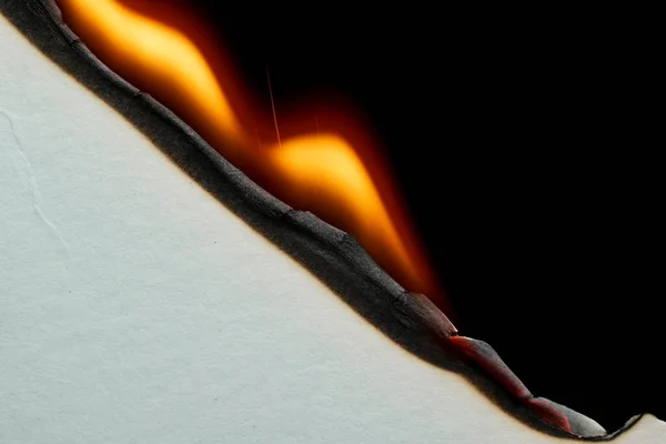 Hořící Papír Žhnoucí Okraj Papíru Černém Pozadí — Stock fotografie