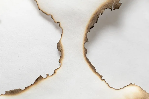 Brandend Papier Gloeiende Rand Van Papier Een Witte Achtergrond — Stockfoto