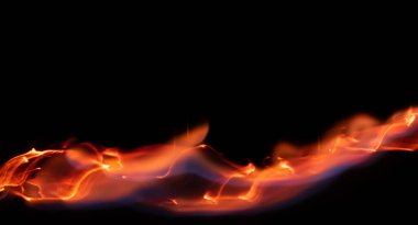 Yanan kağıt, parlayan kağıt kenarı siyah arkaplan üzerinde