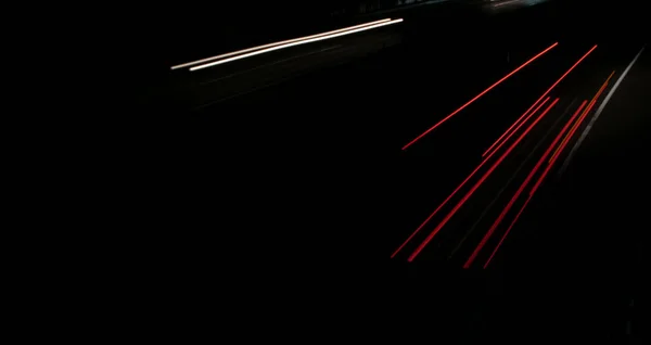 ไฟรถตอนกลางค การเป บแสงเป นเวลานาน — ภาพถ่ายสต็อก
