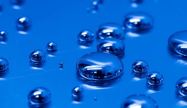 cıva zehirli metal, dökülen cıva damlaları