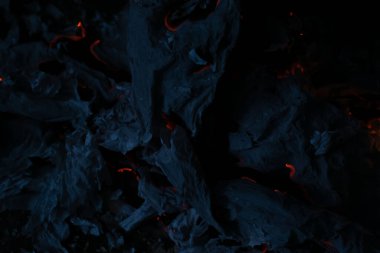 Yanan kağıt, parlayan kağıt kenarı siyah arkaplan üzerinde