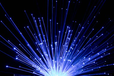 Fiber optik kablolar mavi parlıyor