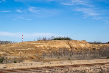 Fabrika ve atık yığını