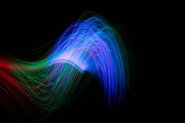 Karanlıktaki ışık çizgileri