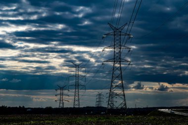 yüksek gerilim hatları, elektrik direkleriName