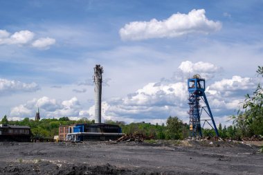Piekary Silesia 'daki sert bir kömür madeninin şaft kulesi