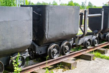 Maden vagonları, siyah çelik.