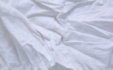 Kırışık kumaşın beyaz arkaplanı