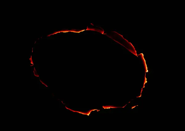 Yanan kağıt, parlayan kağıt kenarı siyah arkaplan üzerinde