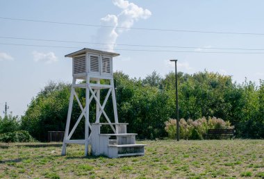 Tahtadan yapılmış hava istasyonu kutusu