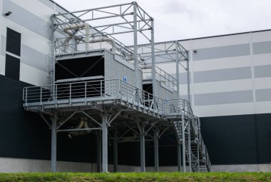 Fabrikanın havalandırma ve havalandırma sistemi.