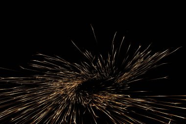 Karanlıkta parlayan öğütücüden kıvılcımlar