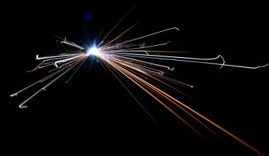 Yıldızlar, kısa devreden çıkan kıvılcımlar.