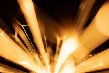 Demirden yıldızlar, kısa devreden çıkan kıvılcımlar.