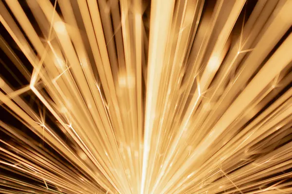 Demirden yıldızlar, kısa devreden çıkan kıvılcımlar.