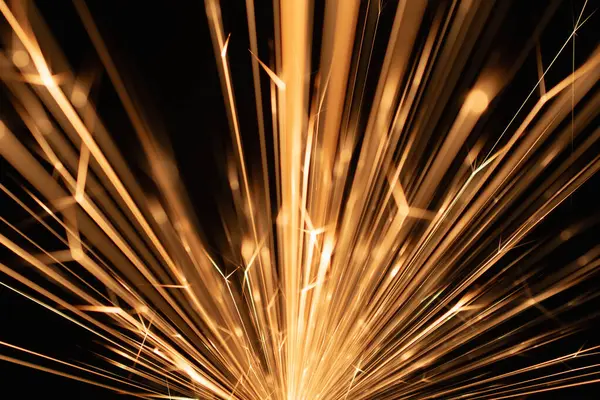 Demirden yıldızlar, kısa devreden çıkan kıvılcımlar.