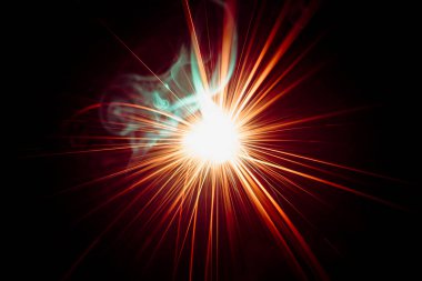 Yıldızlar, kıvılcım patlamaları, elektrik çiçekleri, bir sürü ışık.