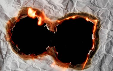 Yanan kağıt, parlayan kağıt kenarı siyah arkaplan üzerinde