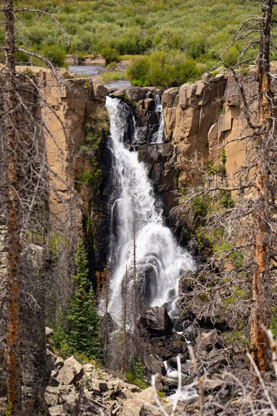 Ormandaki güzel şelale