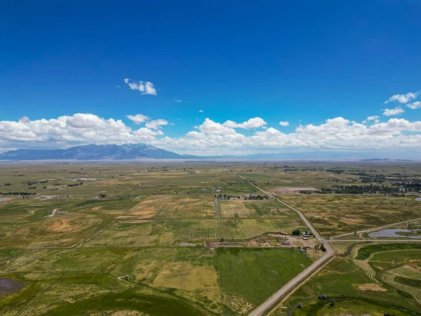 Colorado dağlarındaki vadi manzarası.