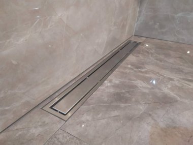 Banyo içi geniş pencereli