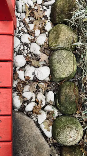 Büyük taşlı taş duvar.