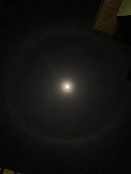 Gece gökyüzündeki ay