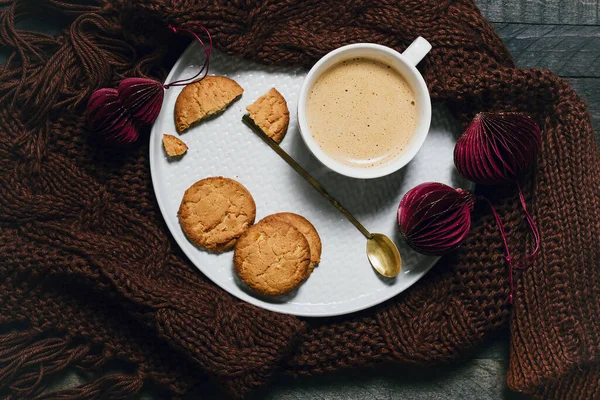 Xícara Café Com Biscoitos Cobertor Malha Conceito Outono Inverno Acolhedor — Fotografia de Stock