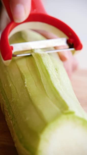 Schält Die Zucchinihaut Kochen Gesunde Ernährung — Stockvideo