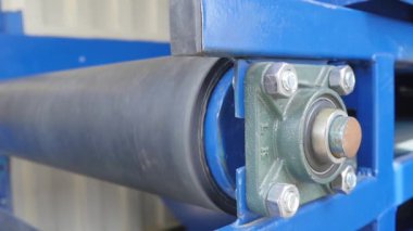 Quarry yan görünümündeki trinasporter satırından döndürme mekanizması.