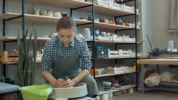 Girl Potter Sculpts Clay Pot General Plan Workshop — Stock Video