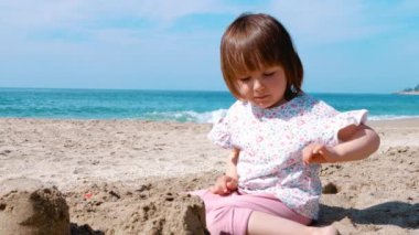 Bebeklerin eğitimi ve gelişimi. Kumun dokunsal algısı